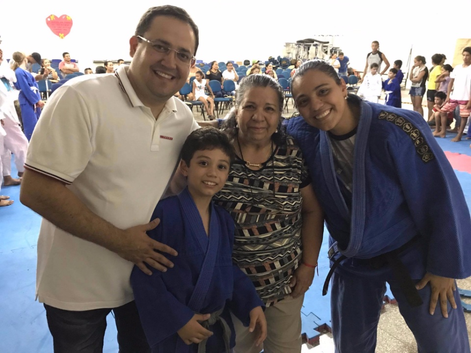 Deputado se reúne com empresários para discutir a proibição do Dourado em Corumbá Deputado se reúne com empresários para discutir a proibição do Dourado em Corumbá