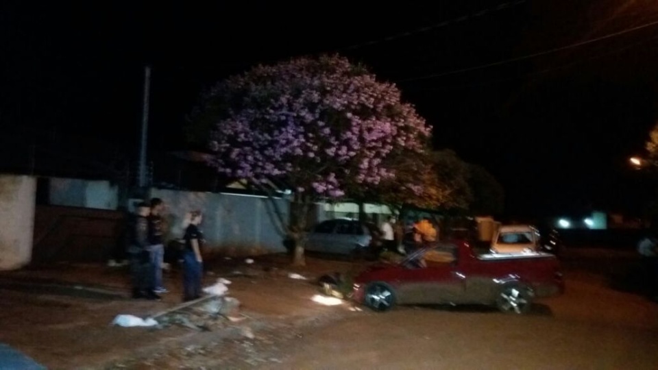 Troca de tiros entre PM e bandidos deixa dois mortos e um preso Troca de tiros entre PM e bandidos deixa dois mortos e um preso