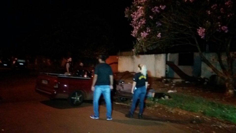 Troca de tiros entre PM e bandidos deixa dois mortos e um preso Troca de tiros entre PM e bandidos deixa dois mortos e um preso