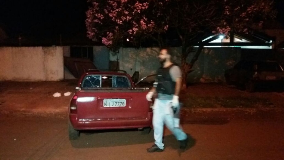 Troca de tiros entre PM e bandidos deixa dois mortos e um preso Troca de tiros entre PM e bandidos deixa dois mortos e um preso