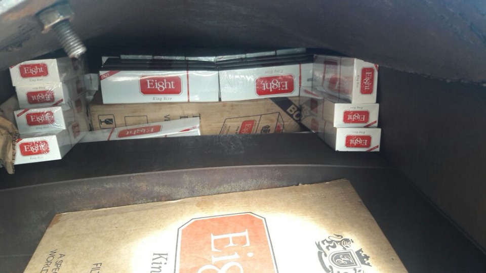 PRE apreende carreta tanque com carregamento de cigarros
