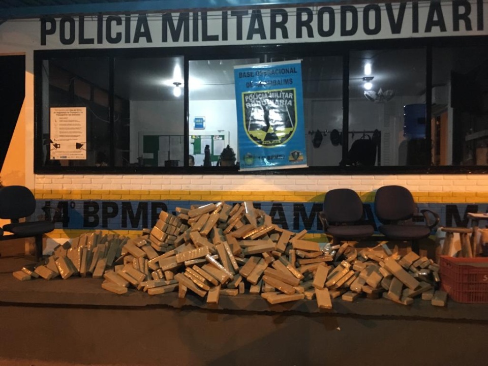 PRE apreende 750 quilos de maconha na MS-156