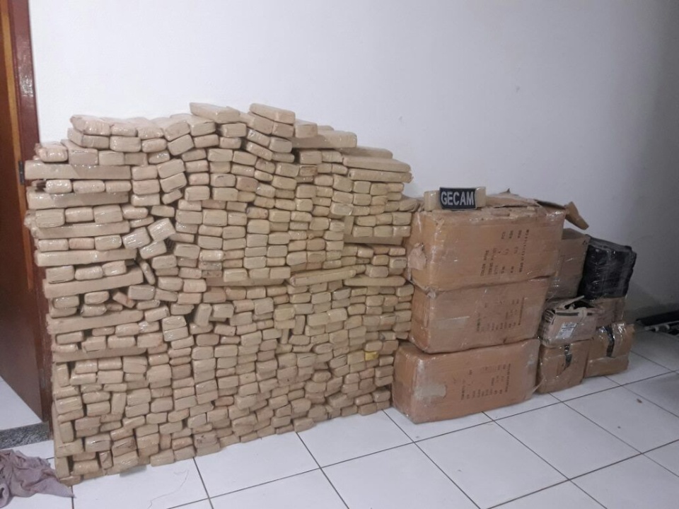 PM apreende 614 quilos de maconha em motel da Capital