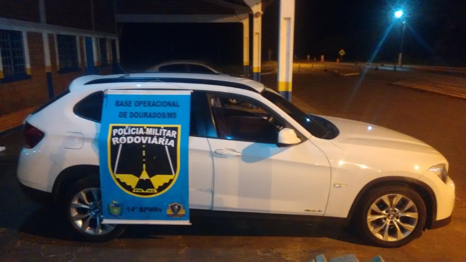 PRE prende motorista com mais de meia tonelada de maconha em BMW roubada