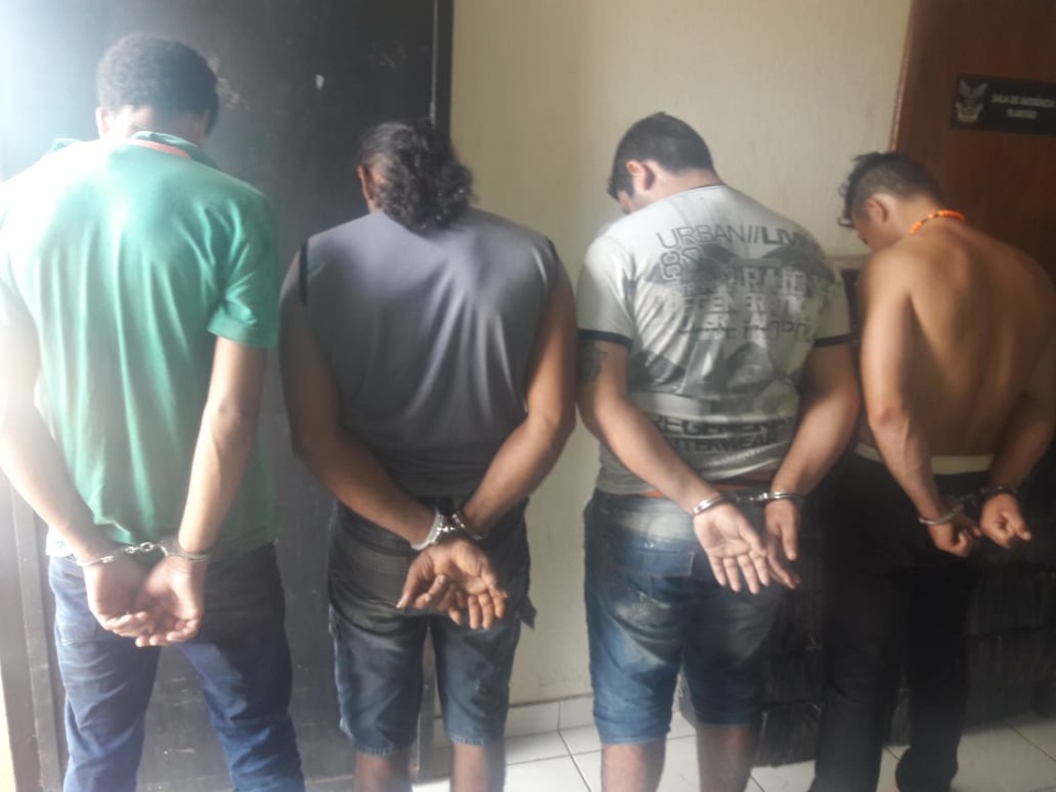 Polícia Militar apreende quase uma tonelada de maconha em motel da Capital Polícia Militar apreende quase uma tonelada de maconha em motel da Capital