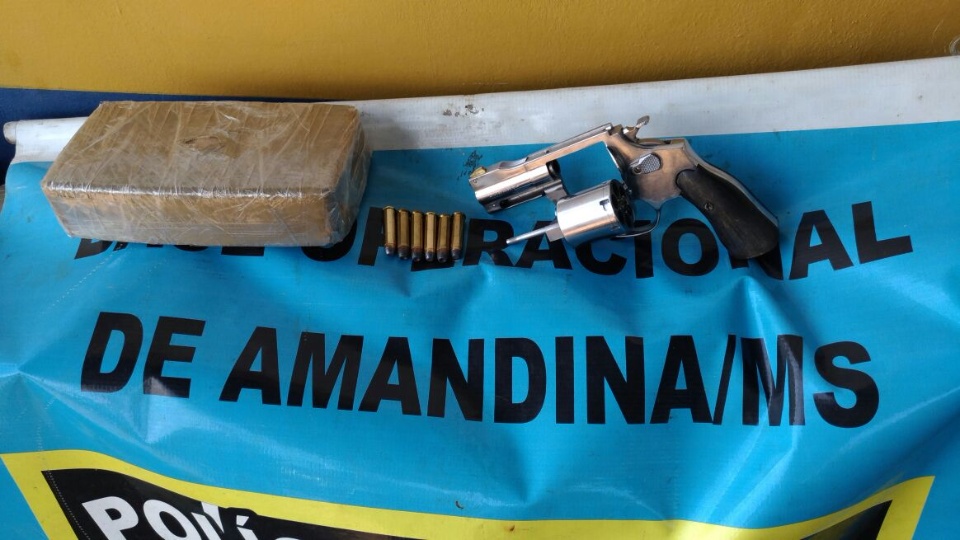 PRE aprende maconha, pasta base e uma arma de fogo na MS-276 PRE aprende maconha, pasta base e uma arma de fogo na MS-276