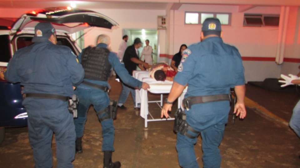 Dupla morre em troca de tiros com a PM após assalto em mercado