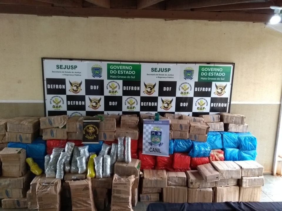 DOF apreende carga de maconha em meio a recicláveis DOF apreende carga de maconha em meio a recicláveis