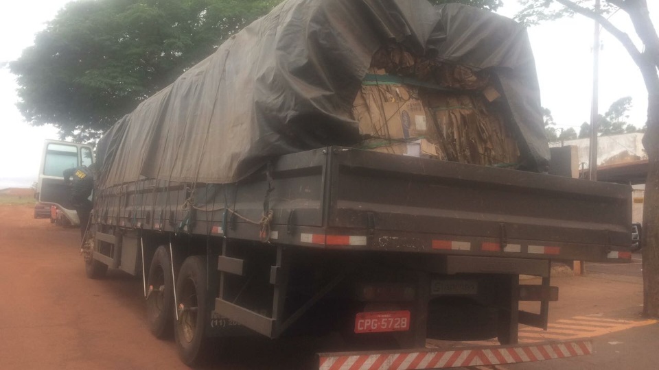 DOF apreende carga de maconha em meio a recicláveis DOF apreende carga de maconha em meio a recicláveis