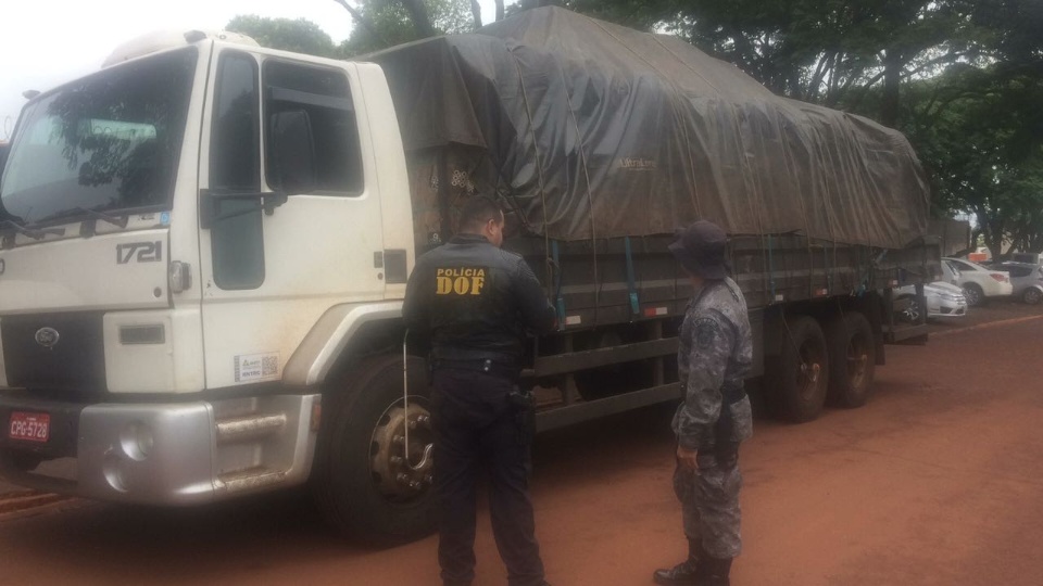 DOF apreende carga de maconha em meio a recicláveis DOF apreende carga de maconha em meio a recicláveis