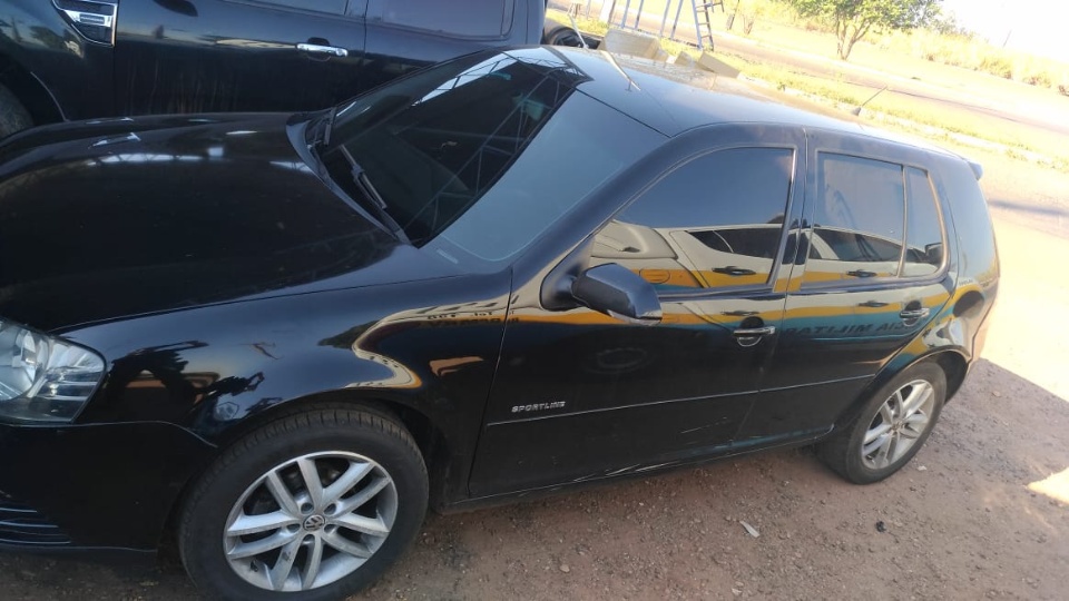 Polícia rodoviária apreende carro roubado com quase 1 ton de maconha