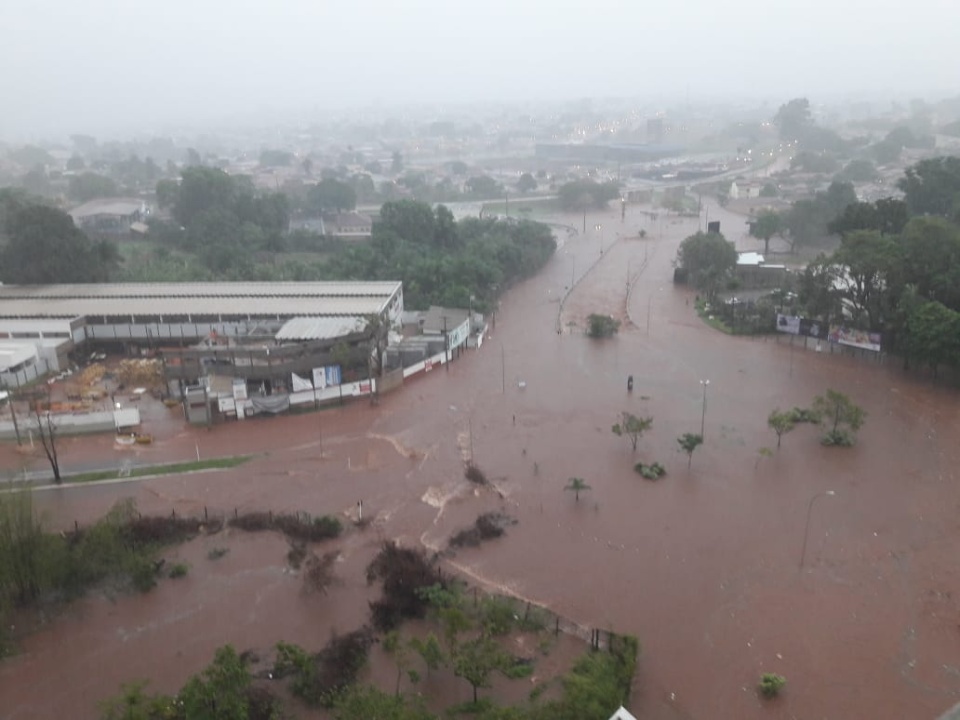 Confira imagens do temporal desta tarde em alguns pontos da cidade Confira imagens do temporal desta tarde em alguns pontos da cidade