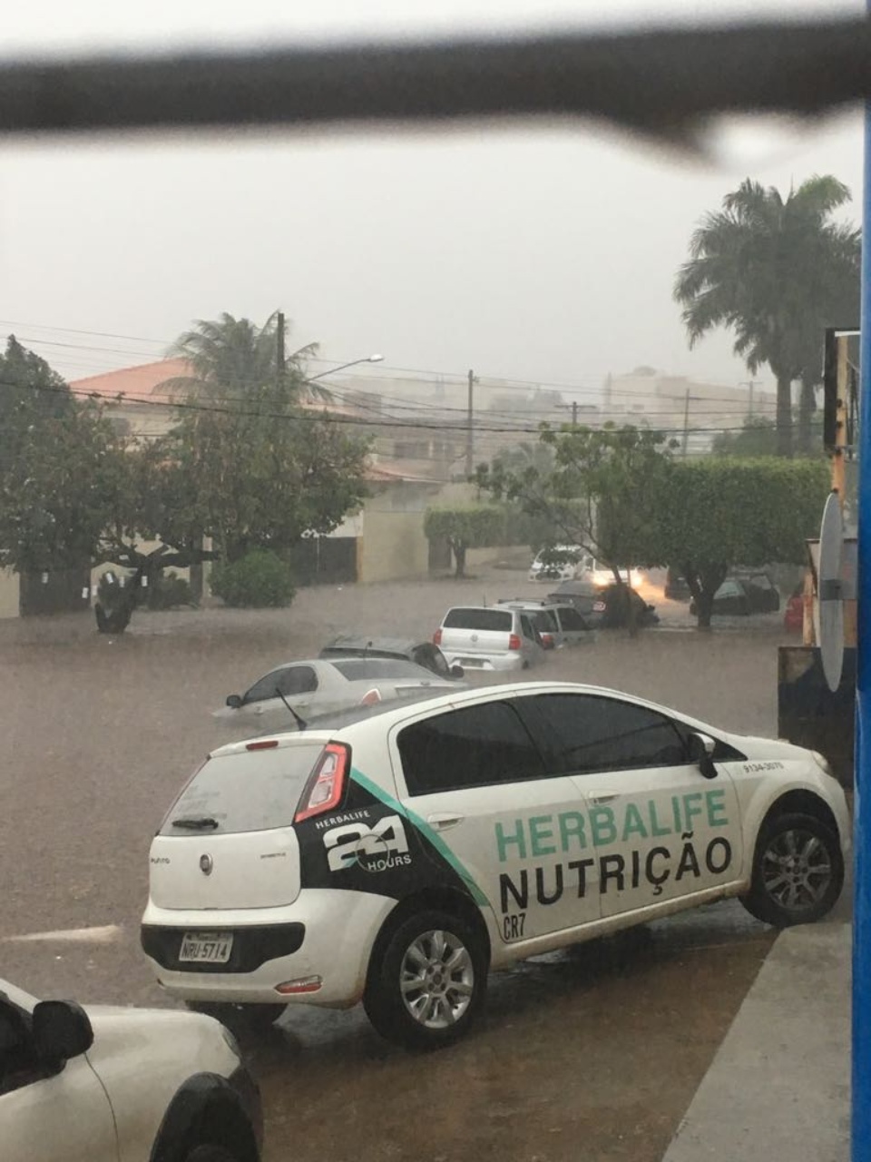 Confira imagens do temporal desta tarde em alguns pontos da cidade Confira imagens do temporal desta tarde em alguns pontos da cidade