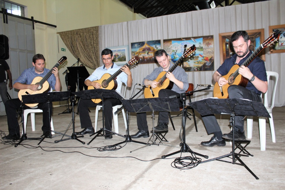 Em abertura, 750 pessoas se encantam com Festival das Artes Plásticas Em abertura, 750 pessoas se encantam com Festival das Artes Plásticas
