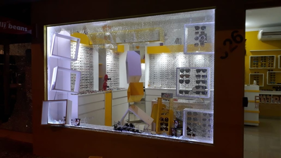 Assaltantes explodem agência da Caixa Econômica e Banco do Brasil em Chapadão do Sul Assaltantes explodem agência da Caixa Econômica e Banco do Brasil em Chapadão do Sul