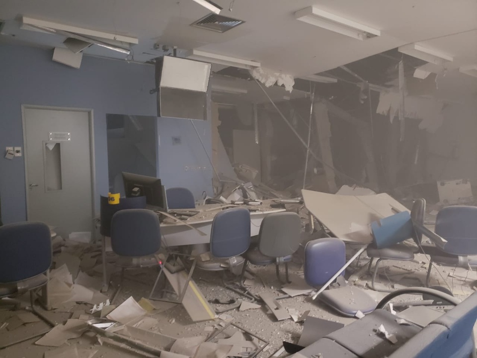 Assaltantes explodem agência da Caixa Econômica e Banco do Brasil em Chapadão do Sul Assaltantes explodem agência da Caixa Econômica e Banco do Brasil em Chapadão do Sul