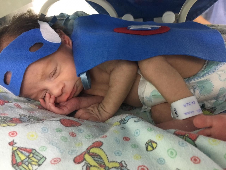 Prematuros viram super-heróis na Maternidade Cândido Mariano