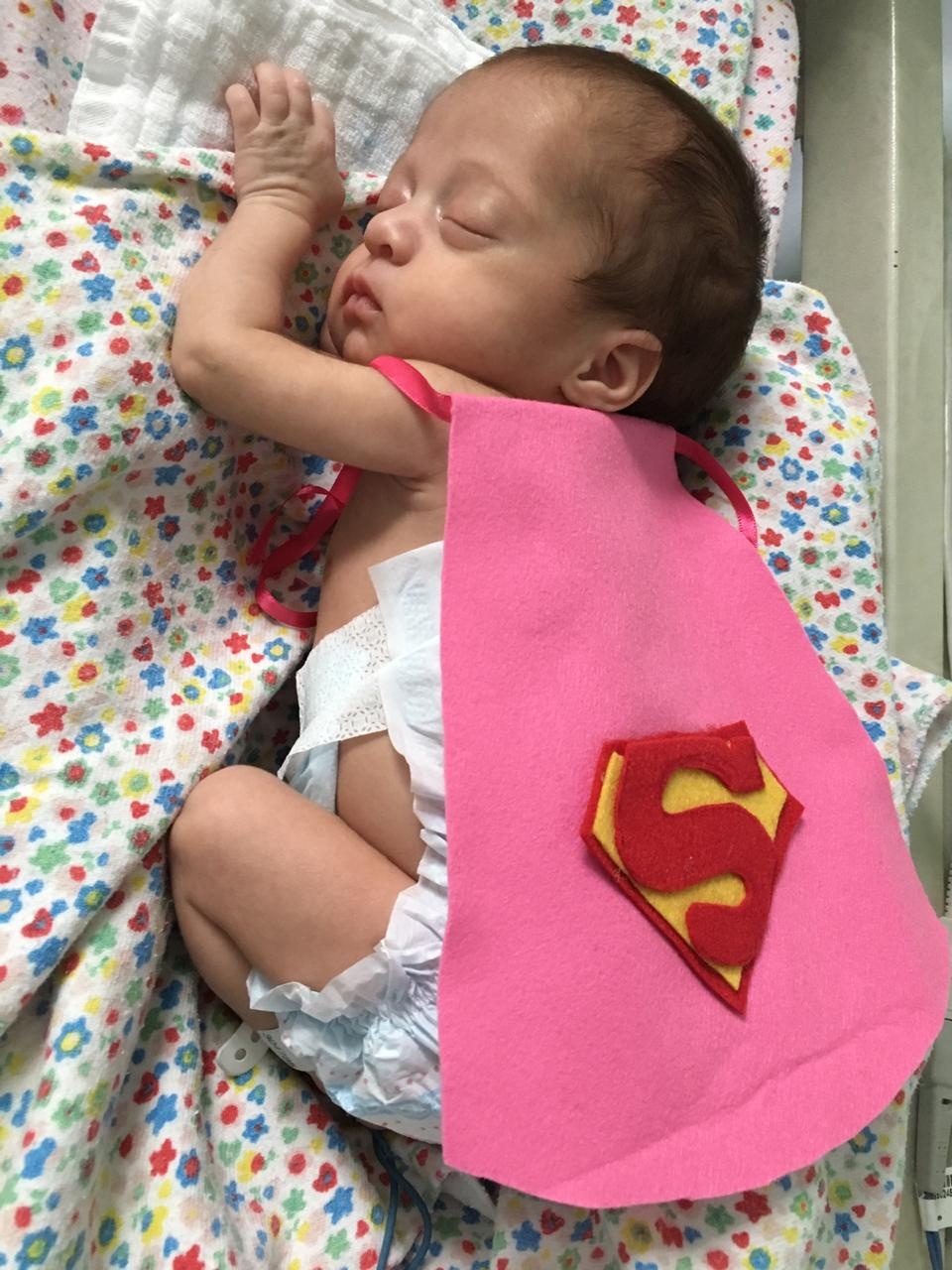 Prematuros viram super-heróis na Maternidade Cândido Mariano