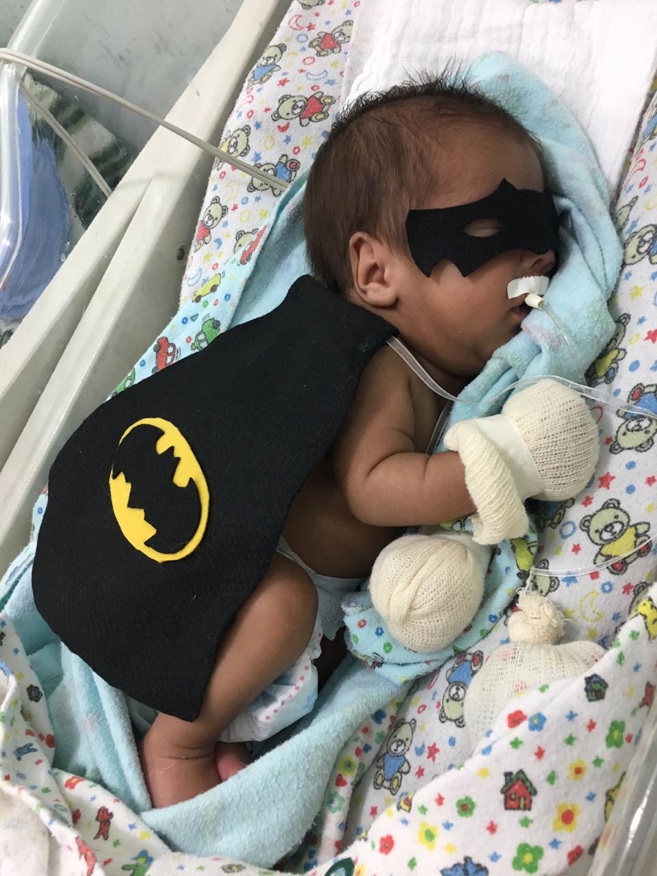 Prematuros viram super-heróis na Maternidade Cândido Mariano