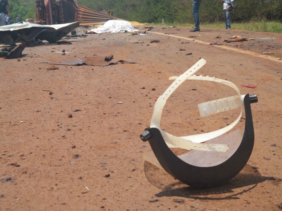 Motorista de caminhonete morre em acidente na Perimetral Norte Motorista de caminhonete morre em acidente na Perimetral Norte