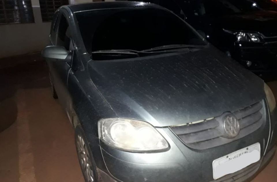Em fuga, traficante capota veículo roubado com 700 quilos de maconha em milharal
