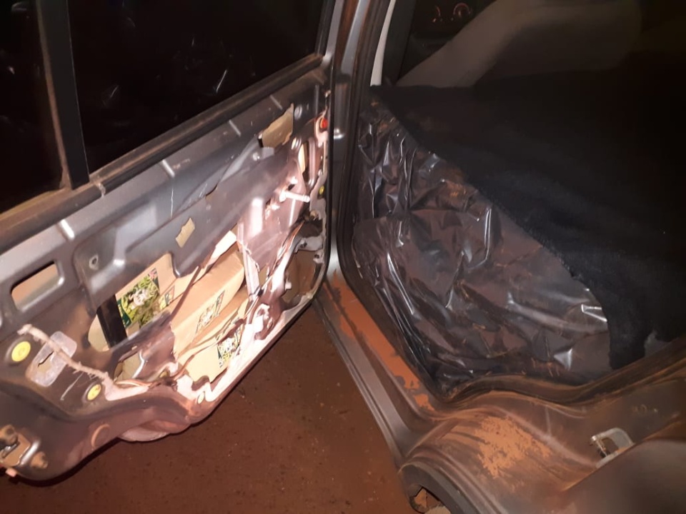 Guarda Municipal apreende carro com quase 800 kg de maconha e placas falsas