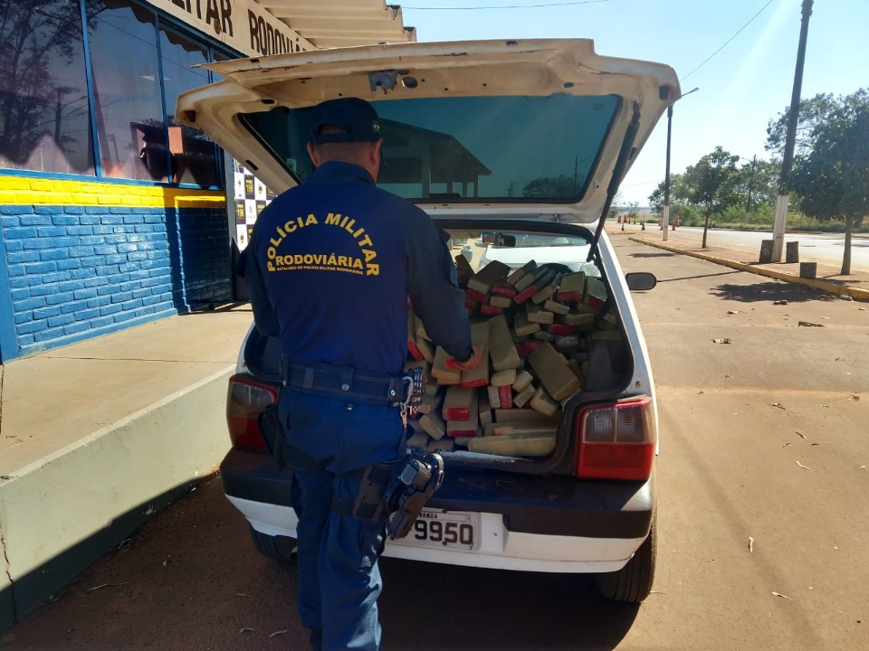 PMR apreende mais 1,5 tonelada de maconha em dois veículos de passeio PMR apreende mais 1,5 tonelada de maconha em dois veículos de passeio