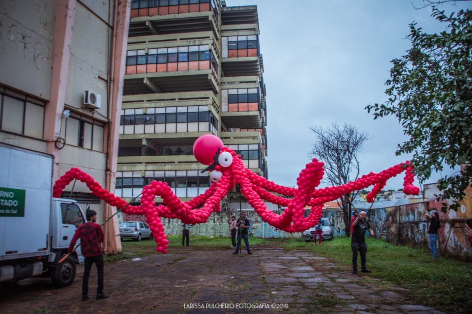 Polvo gigante de 3 mil balões será estrela da Palhasseata no sábado Polvo gigante de 3 mil balões será estrela da Palhasseata no sábado