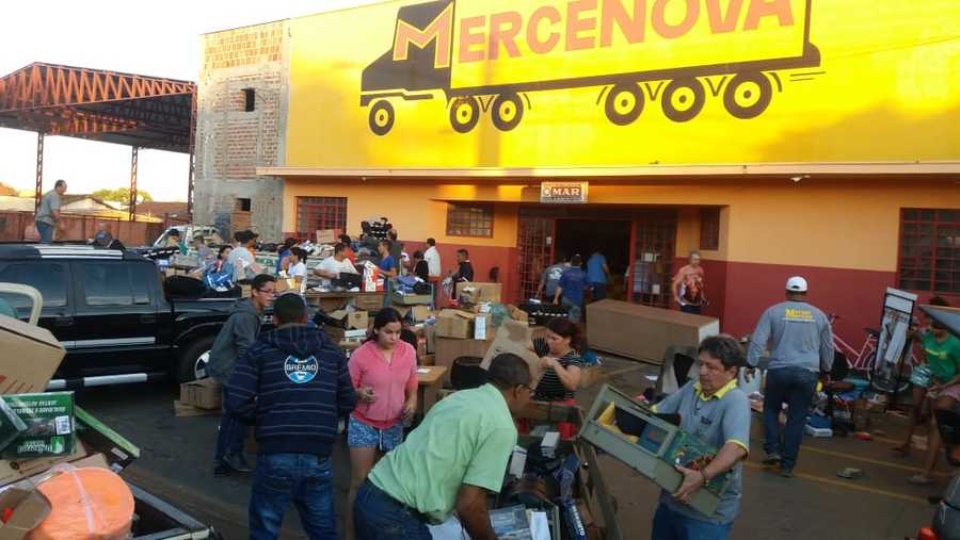Incêndio atinge empresa na área central de Nova Andradina Incêndio atinge empresa na área central de Nova Andradina