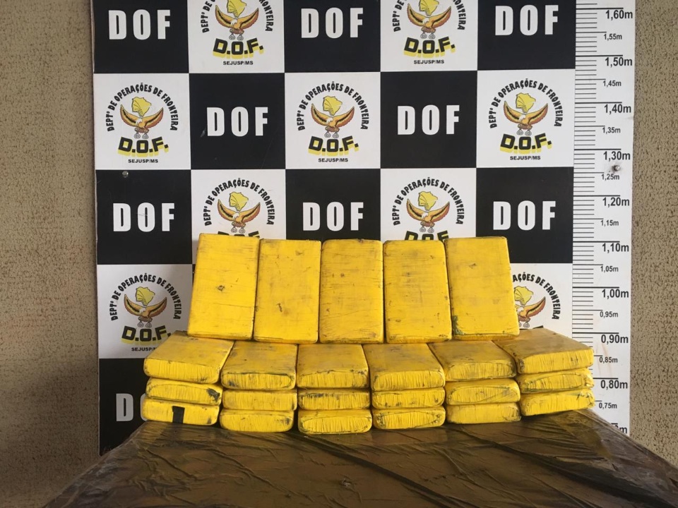 DOF apreende 25 quilos de cocaína em Mercedes guinchada