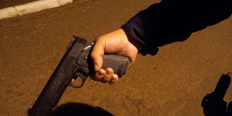 Adolescente ameaça guardas municipais com arma de brinquedo e acaba morto Adolescente ameaça guardas municipais com arma de brinquedo e acaba morto