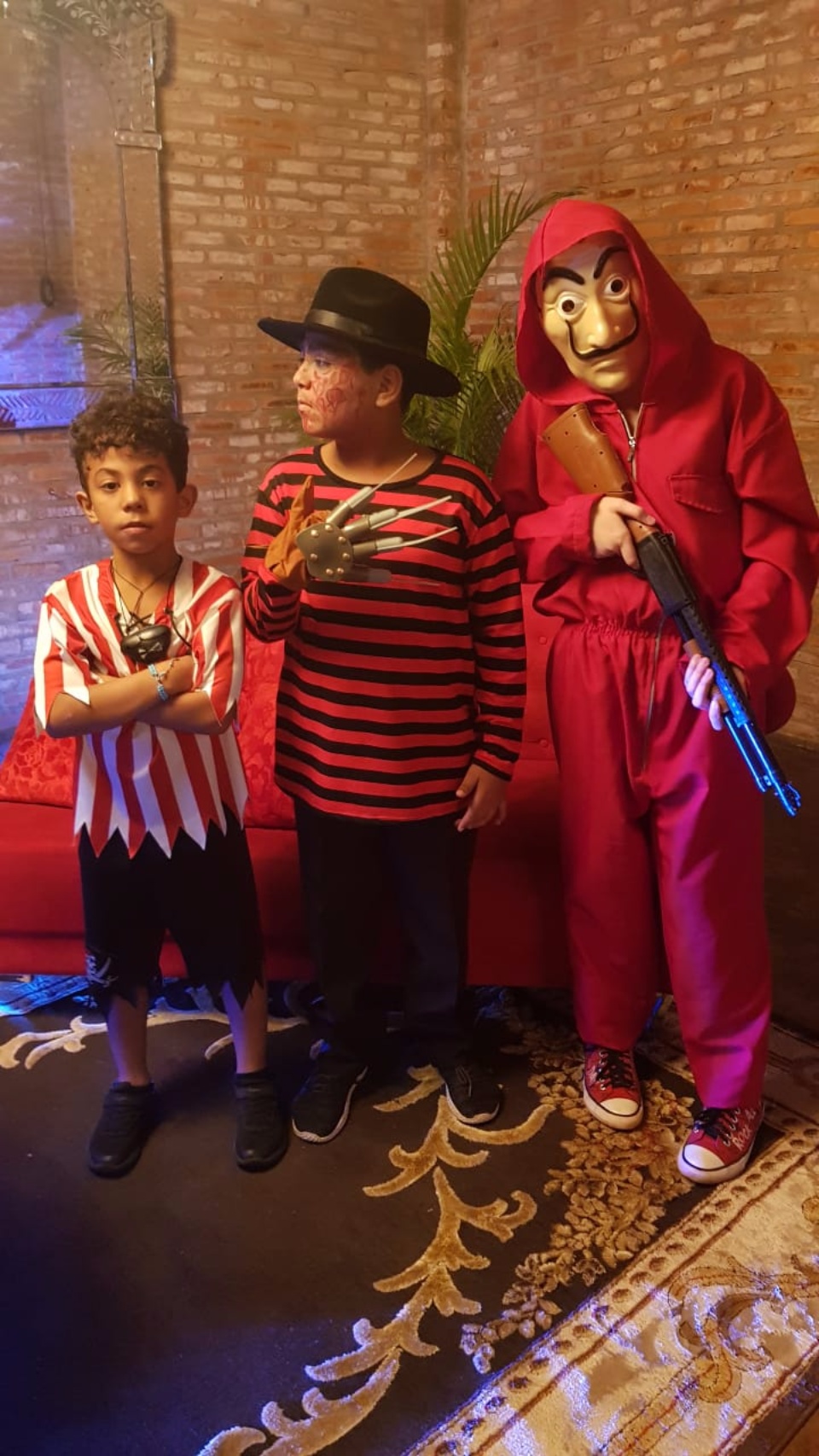 Turma da PM comemora 21 anos com direito a festa à fantasia na Capital