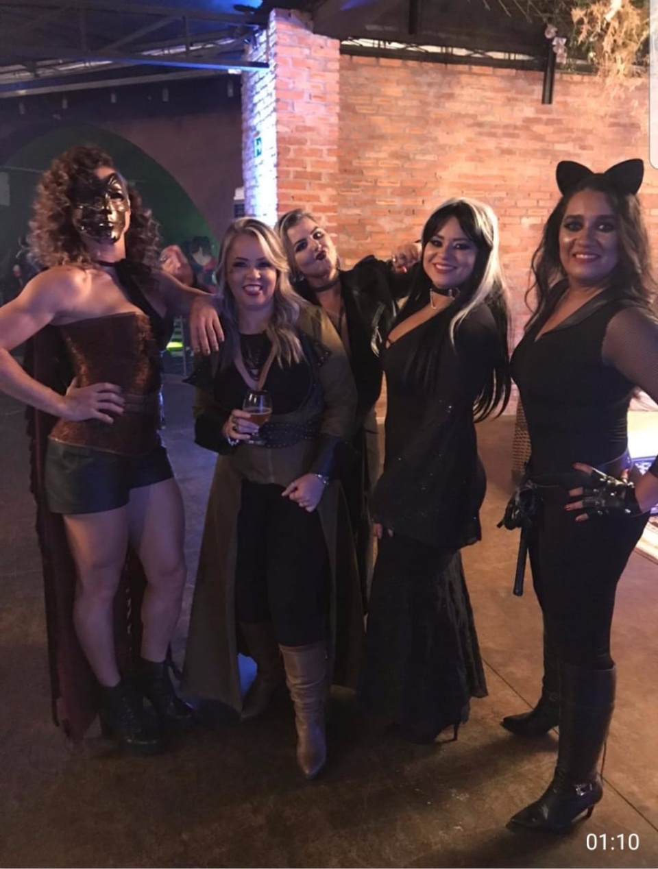 Turma da PM comemora 21 anos com direito a festa à fantasia na Capital