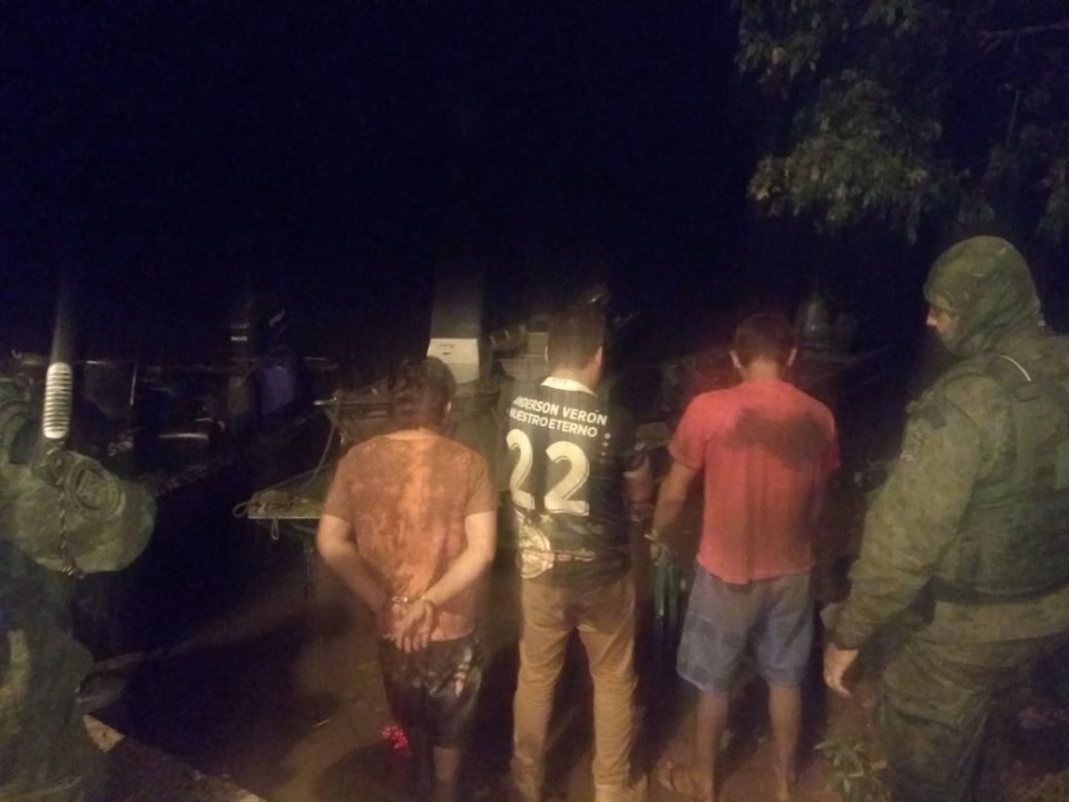 Três suspeitos por contrabando são presos e cinco barcos apreendidos Três suspeitos por contrabando são presos e cinco barcos apreendidos