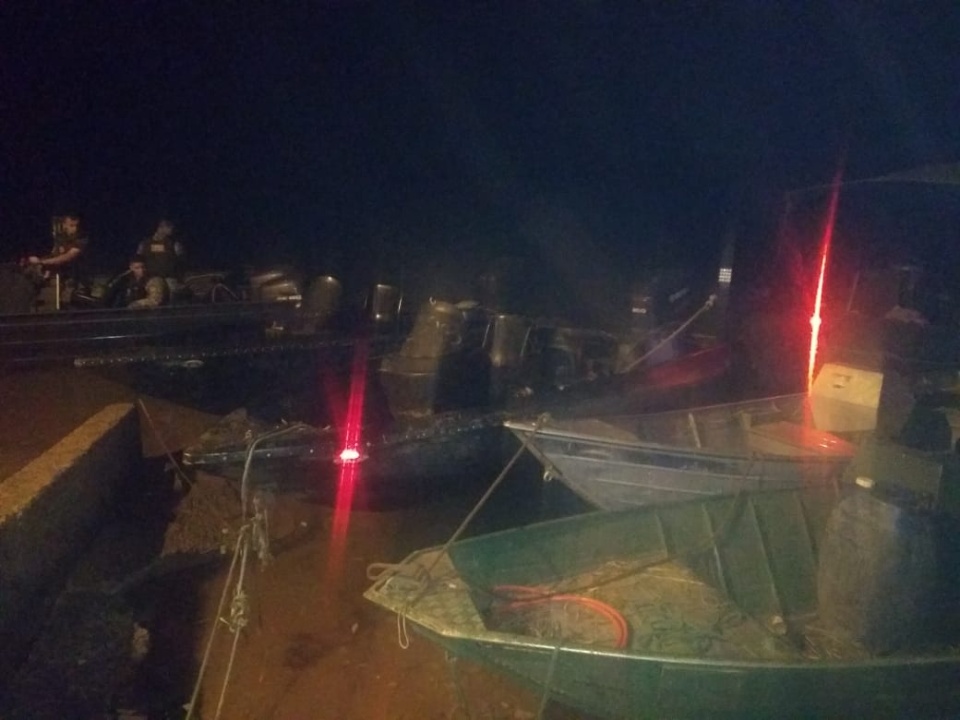 Três suspeitos por contrabando são presos e cinco barcos apreendidos Três suspeitos por contrabando são presos e cinco barcos apreendidos