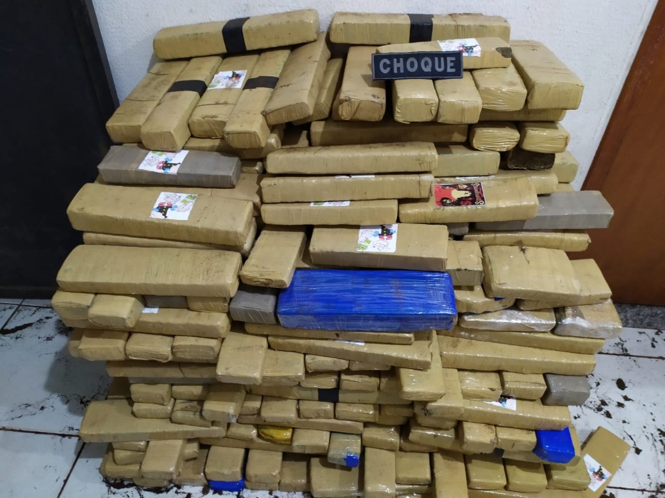 Choque apreende mais de 1,2 tonelada de maconha em caminhonete roubada em MG Choque apreende mais de 1,2 tonelada de maconha em caminhonete roubada em MG