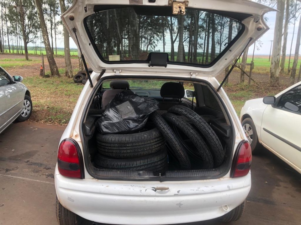 Em fiscalização, DOF apreende 9 carros com produtos de origem estrangeira