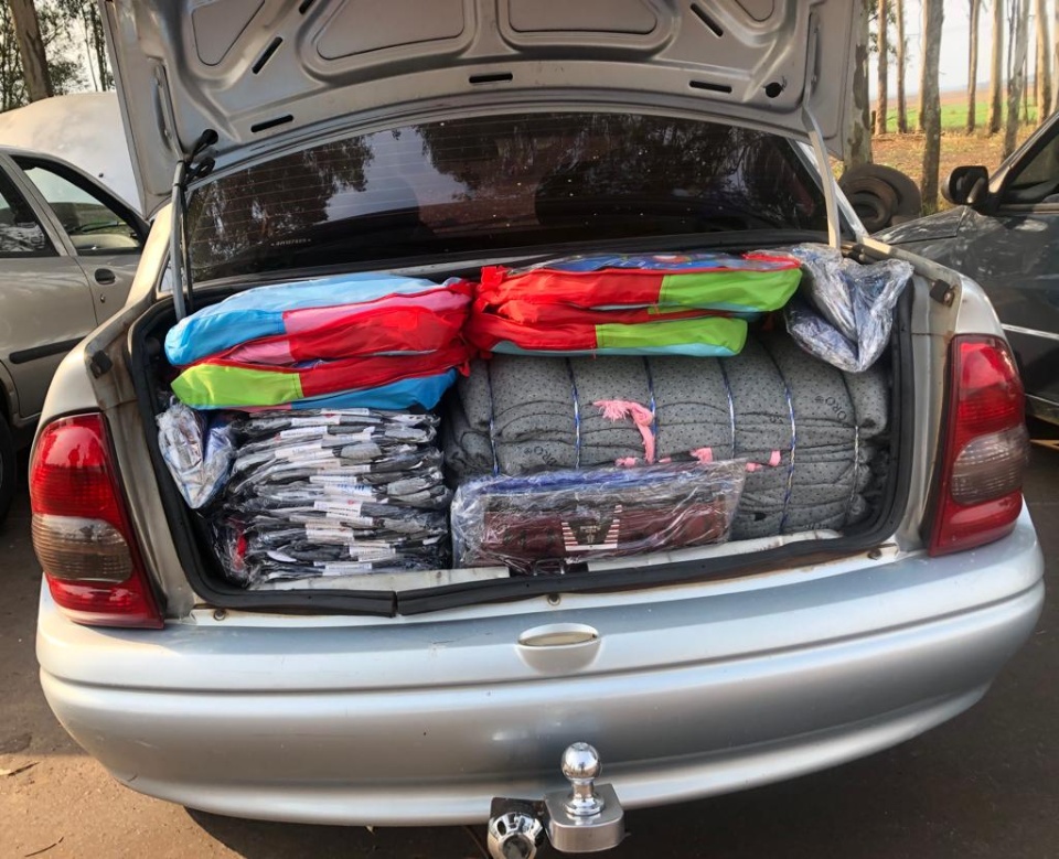 Em fiscalização, DOF apreende 9 carros com produtos de origem estrangeira