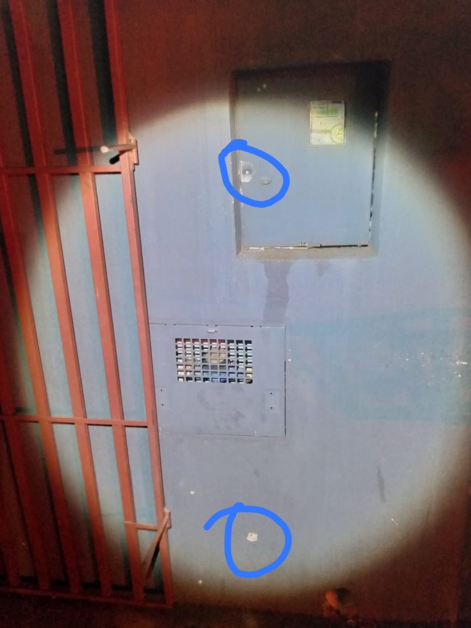 Ladrão é preso após trocar tiros com PM em tentativa de roubo à barbearia Ladrão é preso após trocar tiros com PM em tentativa de roubo à barbearia