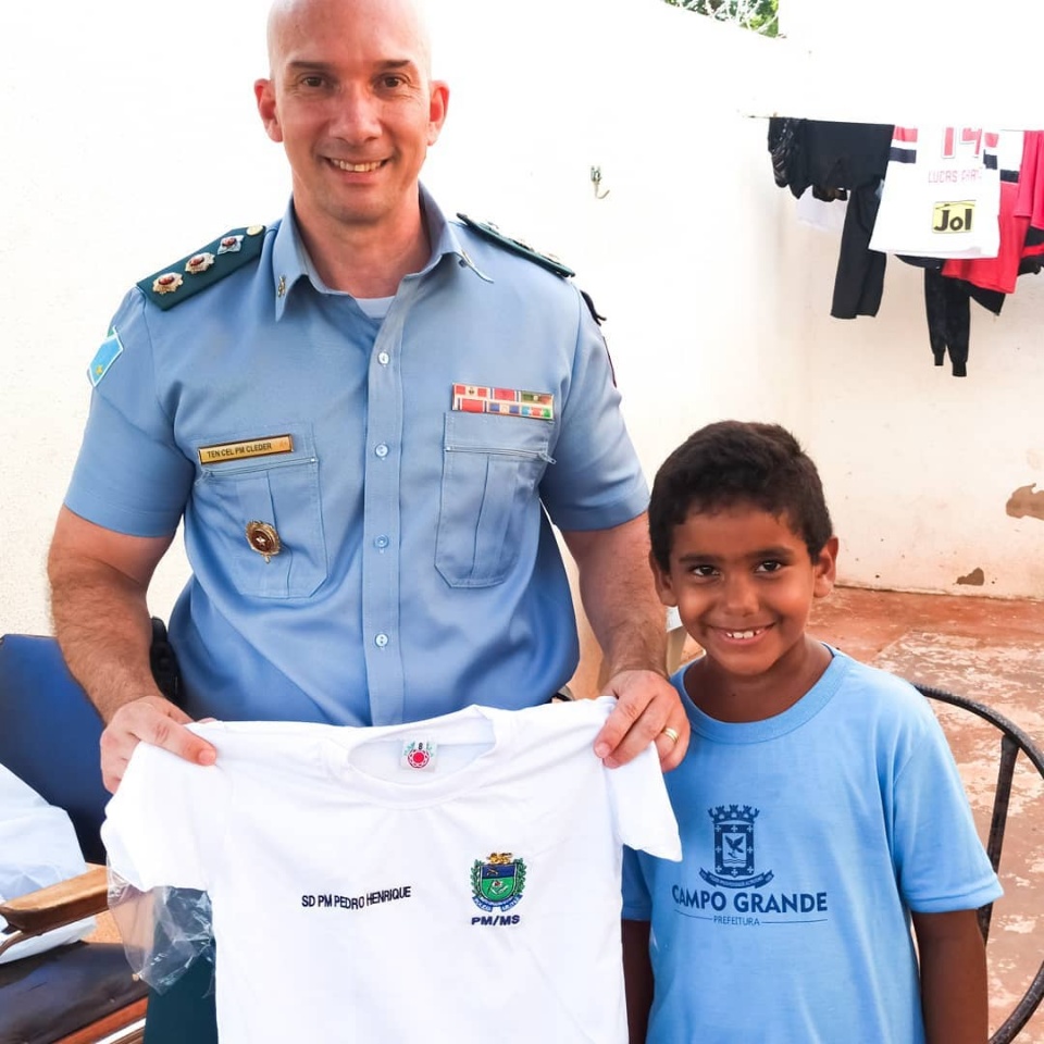 Após cartinha, menino de 7 anos comove Polícia Militar e ganha presentes em seu aniversário