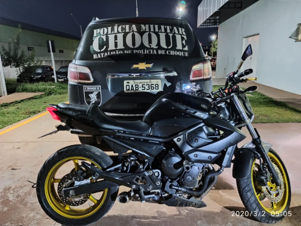 Choque fecha fábrica clandestina de placas de veículos