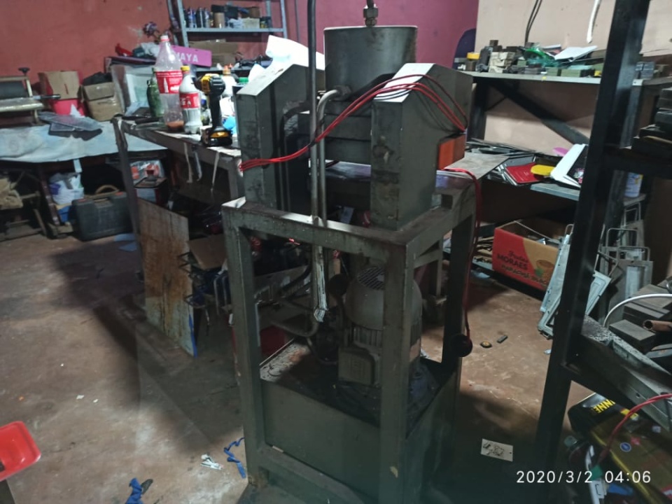 Choque fecha fábrica clandestina de placas de veículos