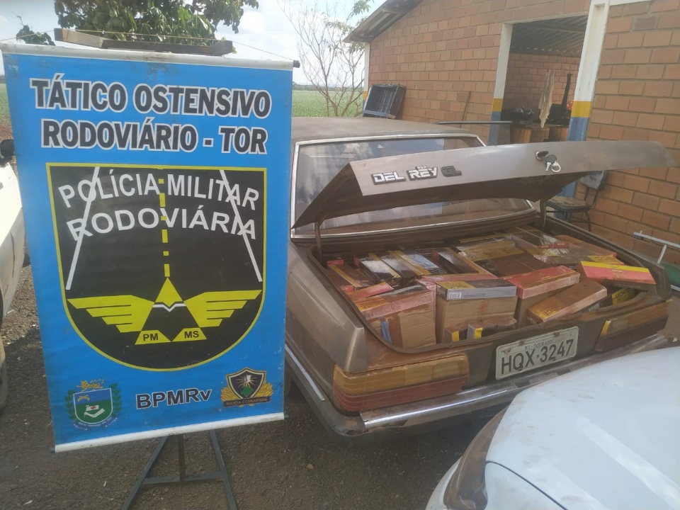 Polícia apreende comboio de veículos com produtos contrabandeados