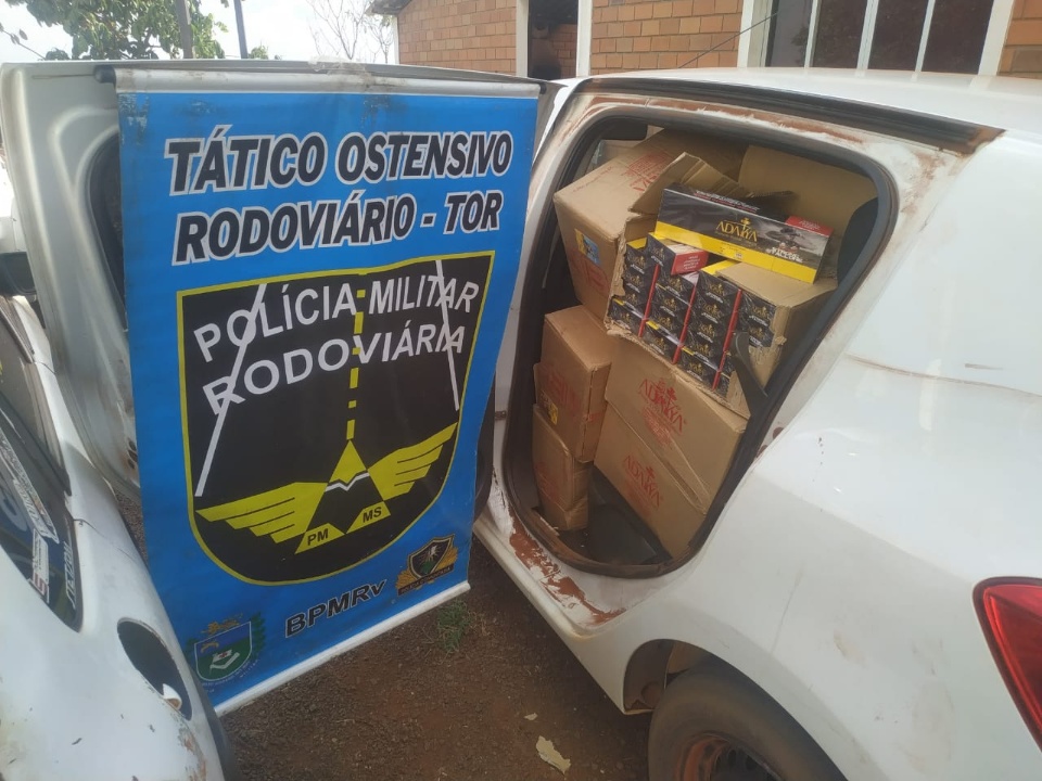 Polícia apreende comboio de veículos com produtos contrabandeados