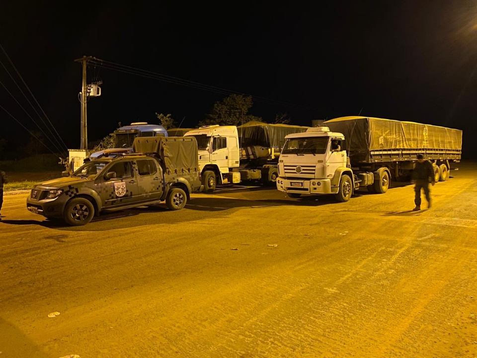 Bope apreende três carretas com duas mil caixas de cigarros contrabandeados