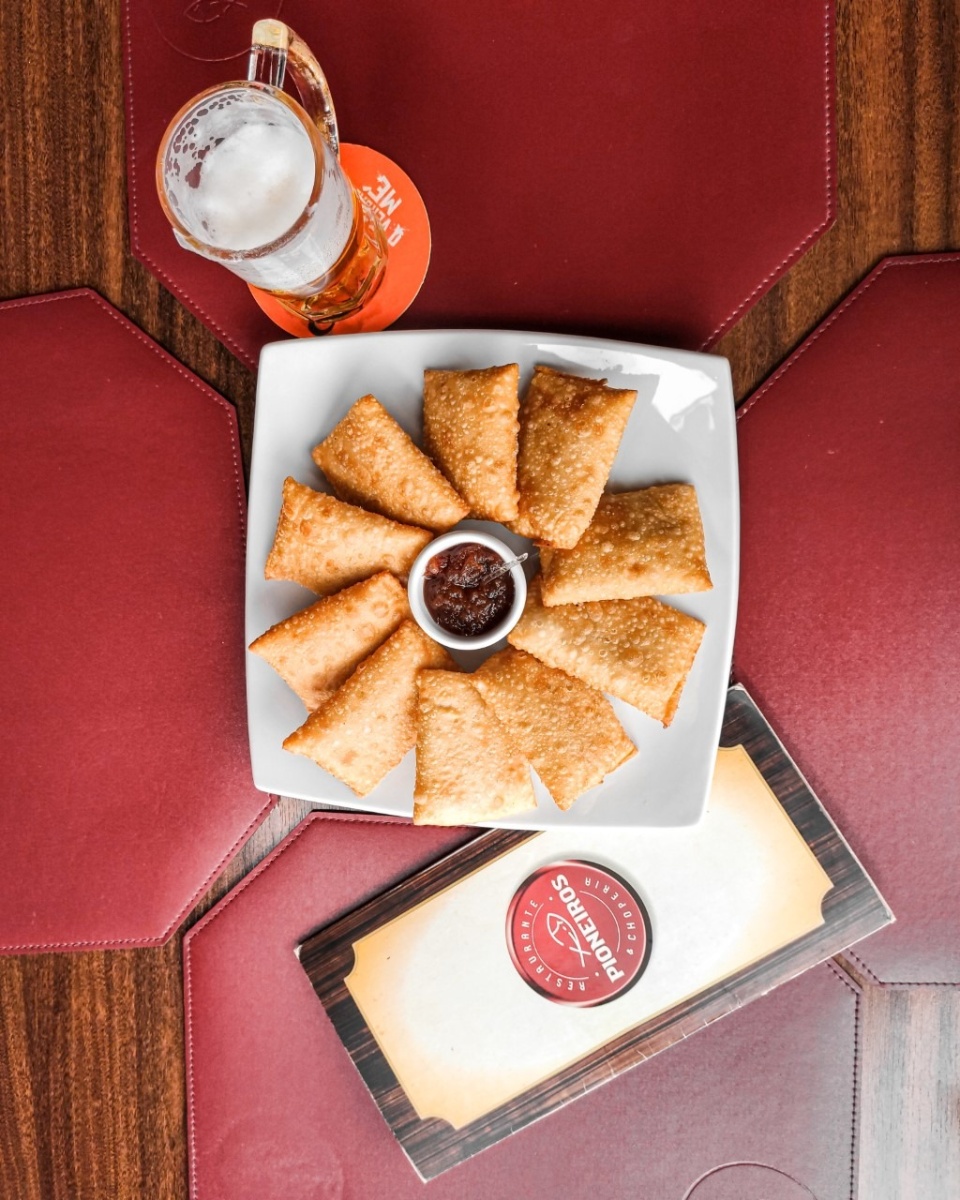 Restaurante Pioneiros traz cardápio variado com peixes e especiarias