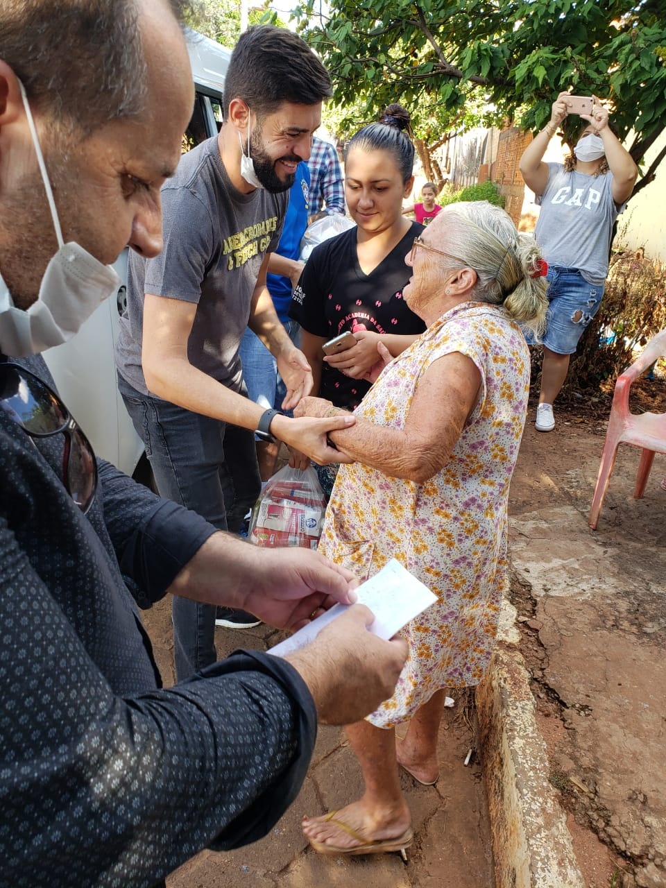 Igreja El Shaddai se mobiliza e entrega mais de mil cestas básicas para famílias carentes