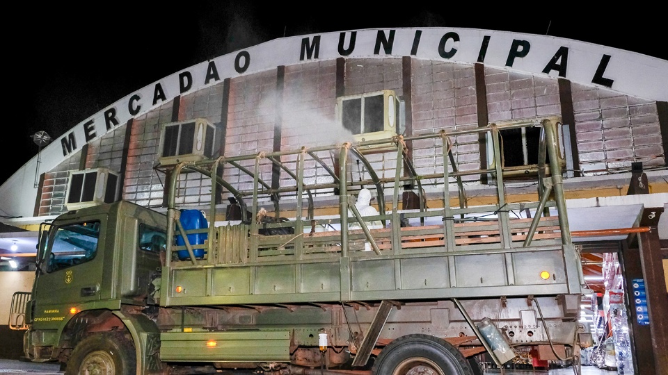 Mercadão Municipal e 14 de Julho passam por descontaminação contra coronavírus
