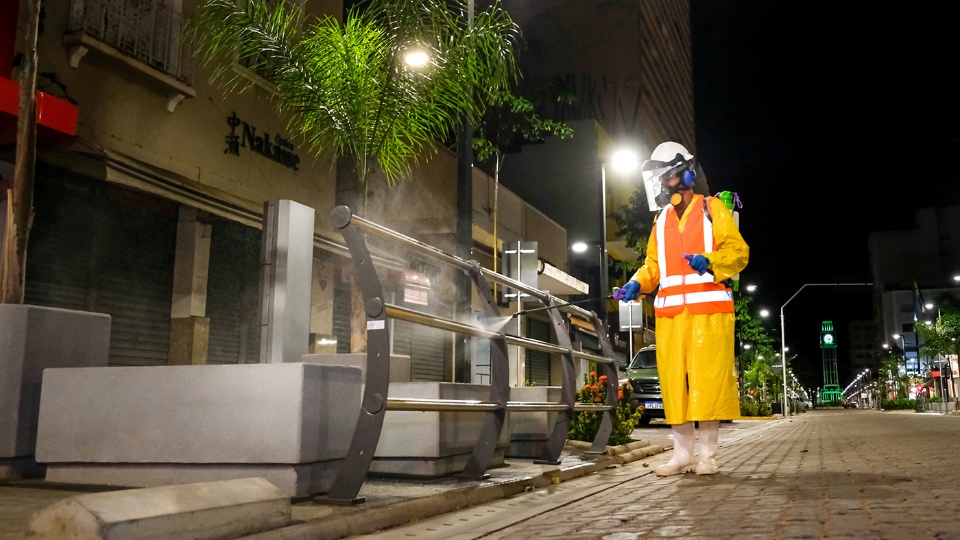 Mercadão Municipal e 14 de Julho passam por descontaminação contra coronavírus