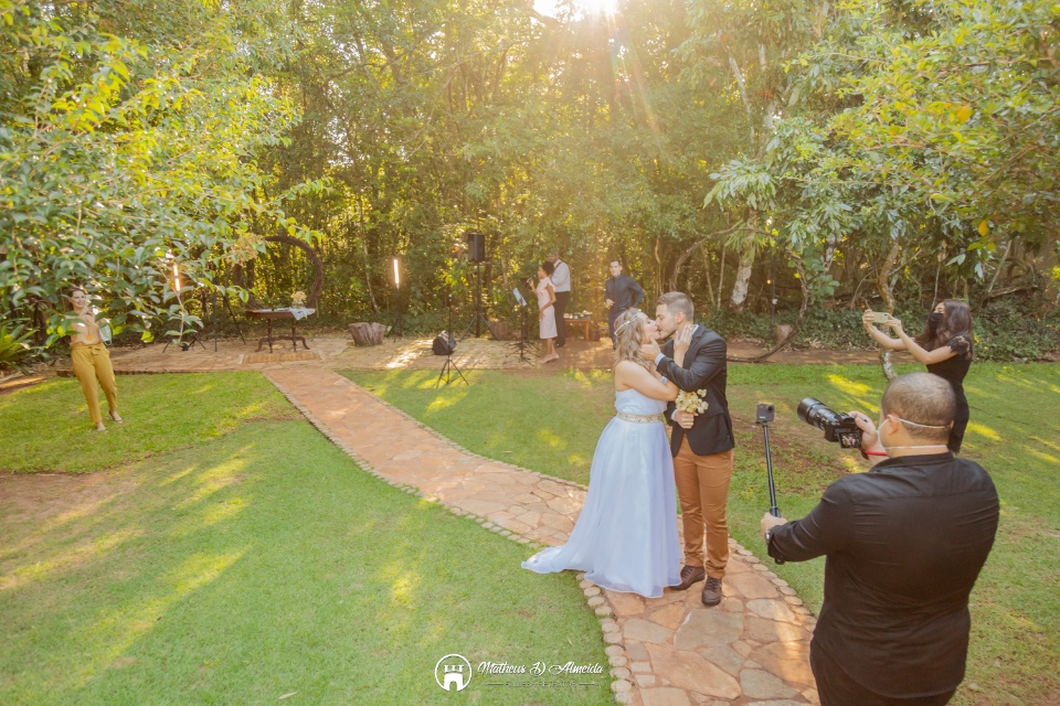 Sessão de fotos vira renovação de votos de casamento "nos sentimos privilegiados"